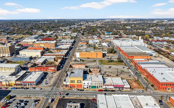 Pictures of Mixed Use, Office, Retail, Self Storage property located at 205 E Houston St, Sherman, TX 75090 for sales - image #1