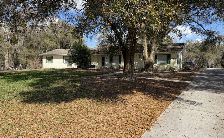 Pictures of Senior Living property located at 39106 Grays Airport Rd, Lady Lake, FL 32159 for sales - image #1