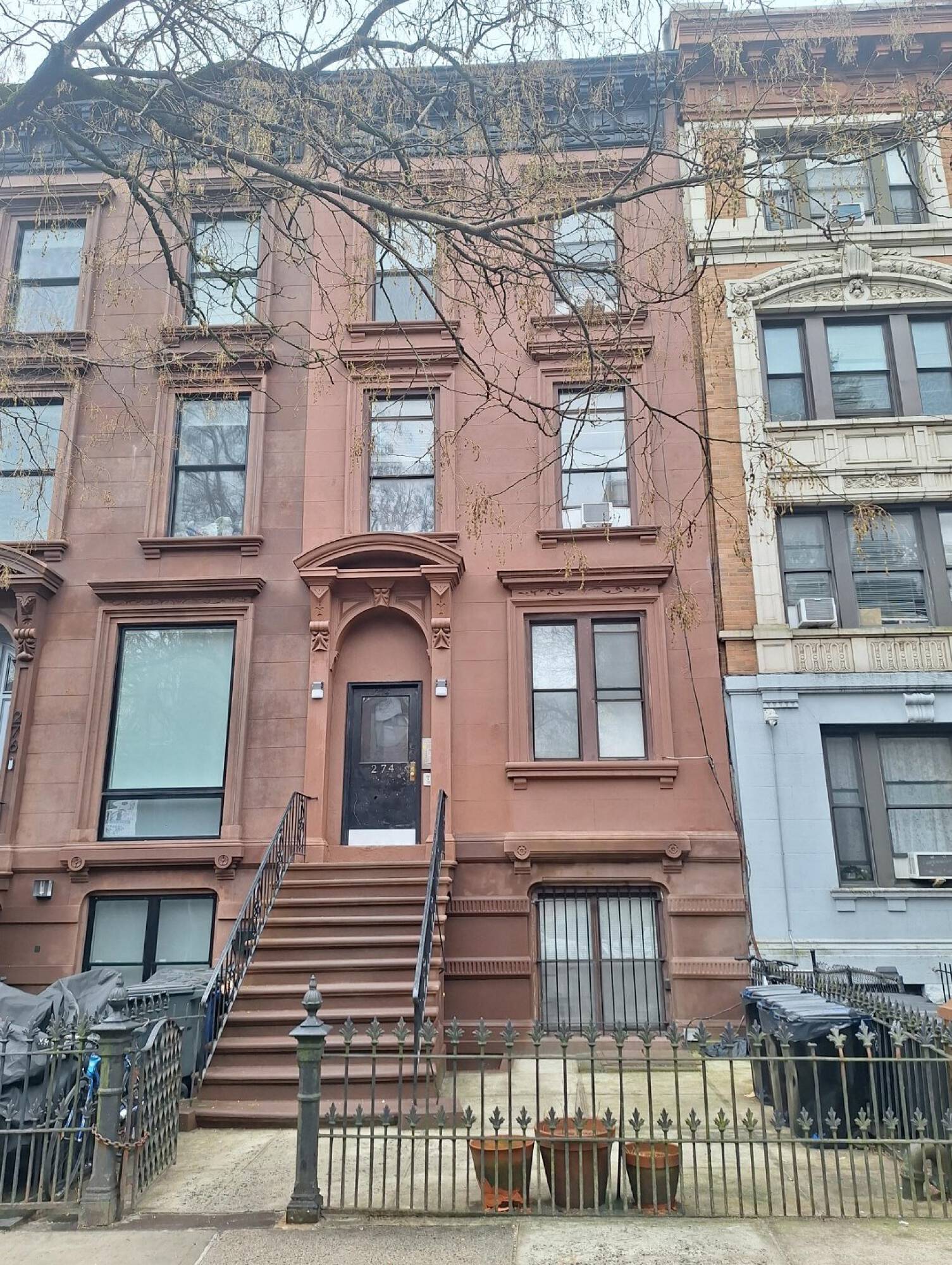 274 Gates Ave