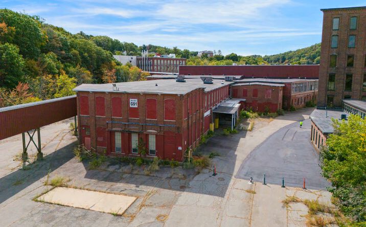 Pictures of Industrial property located at 3R Green St, Clinton, MA 11222 for sales - image #1