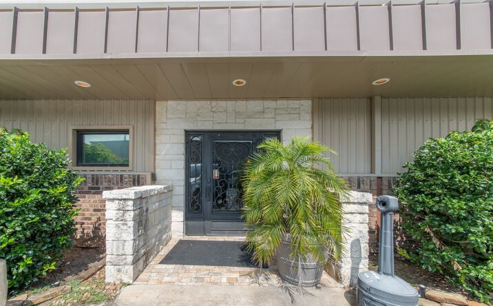Pictures of Industrial property located at 600 S Main St Suite2, Baytown, TX 77520 for sales - image #1