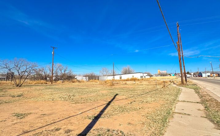Pictures of Land property located at 808 W 4th St, Big Spring, TX 79720 for sales - image #1