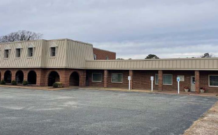 Pictures of Retail property located at 727 J Clyde Morris Blvd, Newport News, VA 23601 for sales - image #1