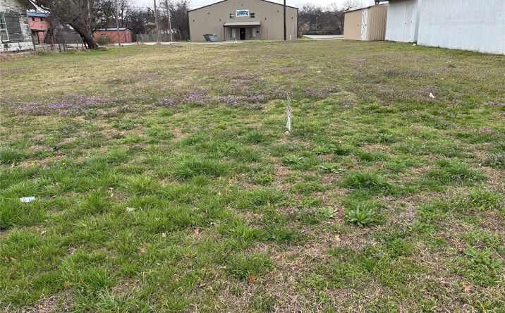 Pictures of Land property located at 911 W Main Street, Ardmore, OK 73401 for sales - image #1