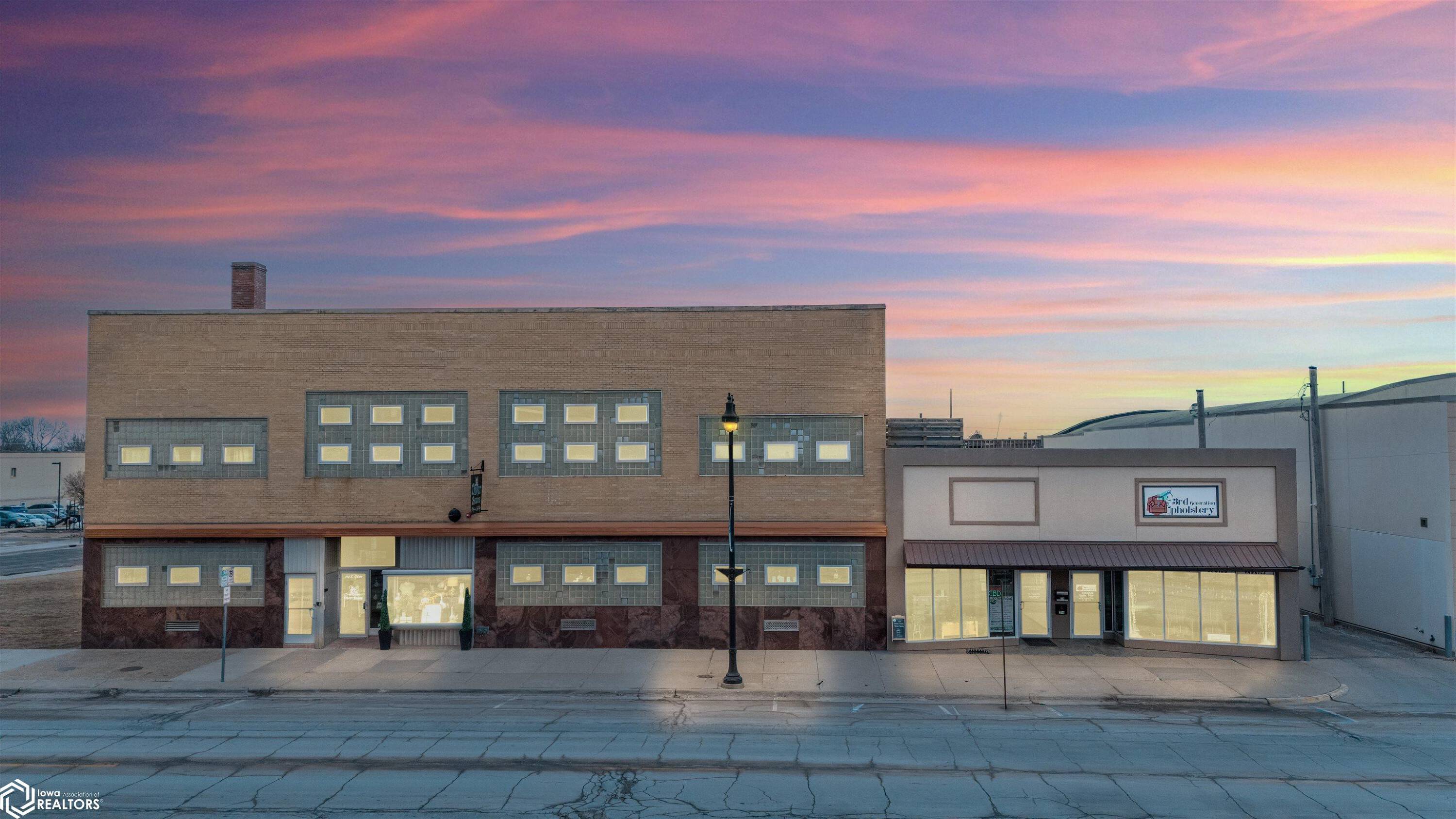 218 E Main St, Marshalltown, IA 50158