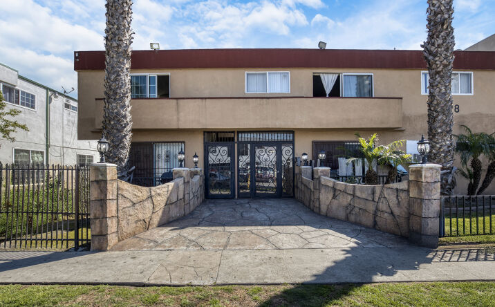 Pictures of Multifamily property located at 2718 Cochran Ave, Los Angeles, CA 90016 for sales - image #1