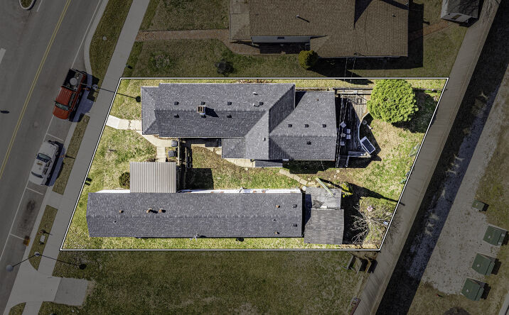 Pictures of Multifamily property located at 427 E Riverside Dr, Clarksville, IN 47129 for sales - image #1