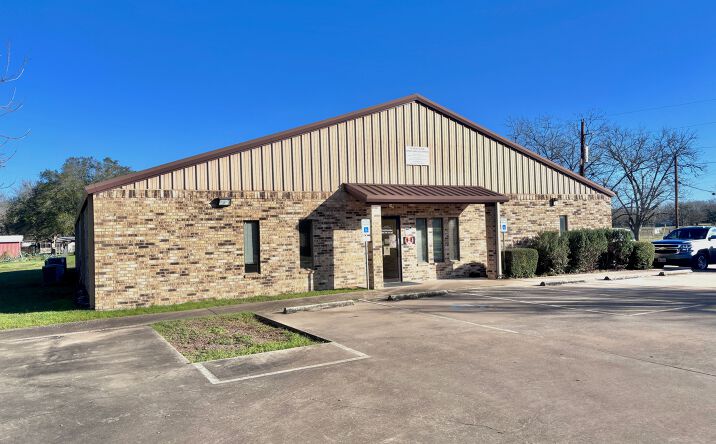 Pictures of Office property located at 1309 Cemetery Rd., Hallettsville, TX 77964 for sales - image #1