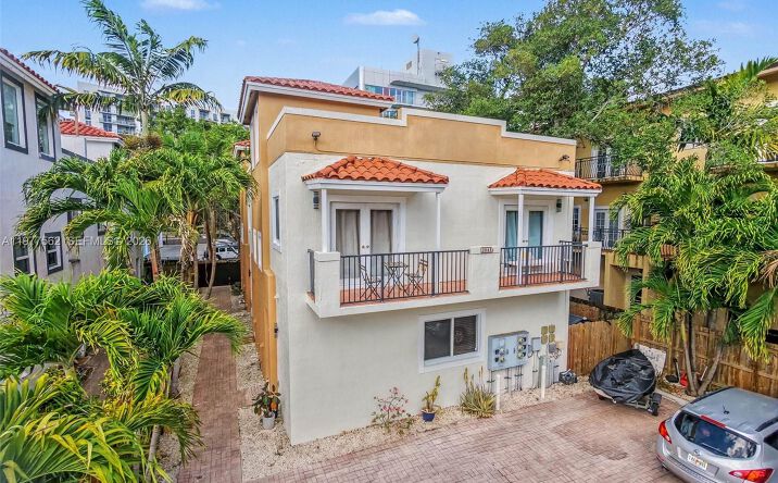 Pictures of Multifamily property located at 2945 Coconut Ave, Miami, FL 33133 for sales - image #1