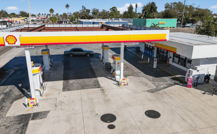 Pictures of Retail property located at 1240 8th Ave W, Palmetto, FL 34221 for sales - image #1