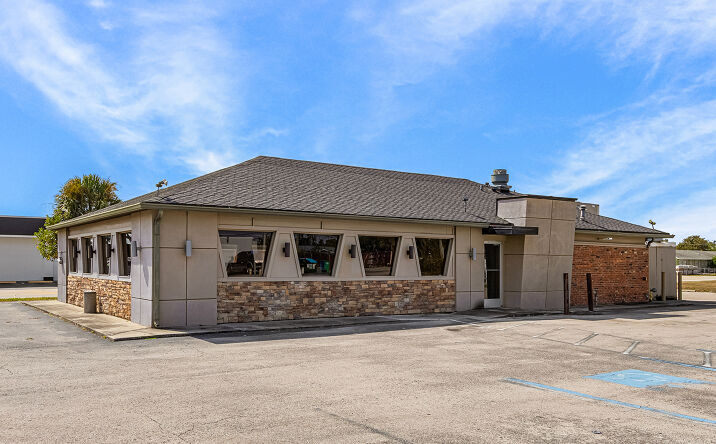 Pictures of Retail property located at 11498 S Cleveland Ave, Fort Myers, FL 33907 for sales - image #1