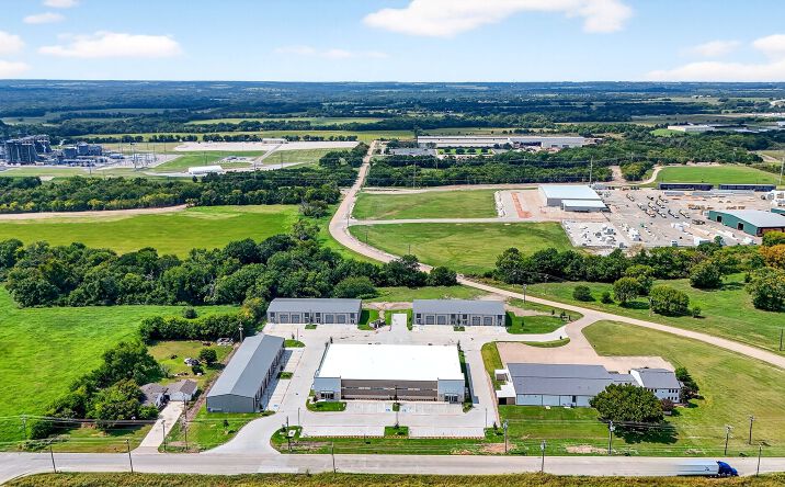 Pictures of Industrial property located at 304 Progress Dr, Sherman, TX 75092 for sales - image #1