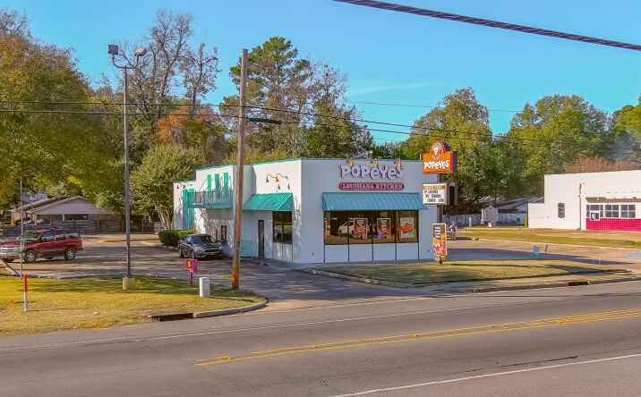 Pictures of Retail property located at 218 South Dr, Natchitoches, LA 71457 for sales - image #1