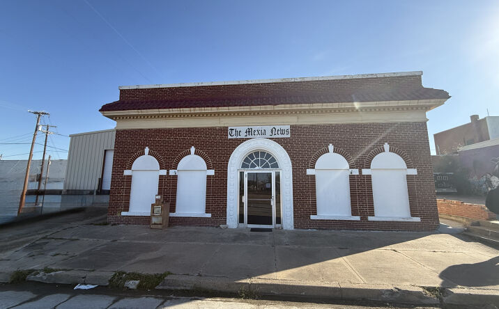 Pictures of Mixed Use, Office property located at 214 N Railroad St, Mexia, TX 76667 for sales - image #1