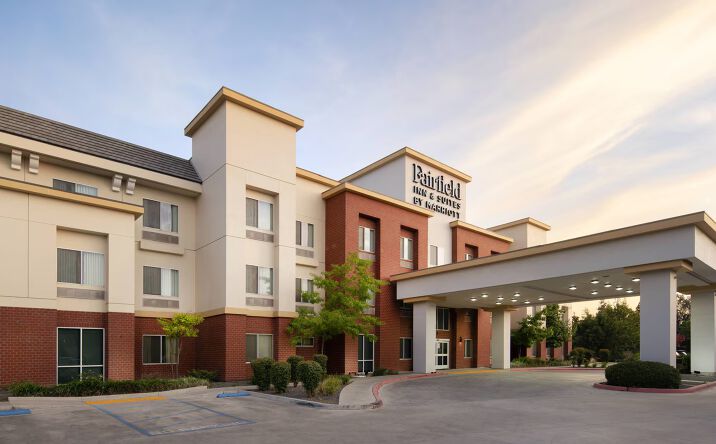 Pictures of Hospitality property located at 1225 Hillman St, Tulare, CA 93274 for sales - image #1