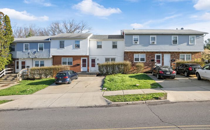 Pictures of Multifamily property located at 2171 Thurmont Rd, Akron, OH 44313 for sales - image #1