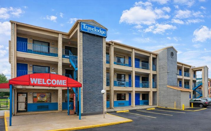 Pictures of Hospitality property located at 8850 Airport Blvd, Houston, TX 77061 for sales - image #1
