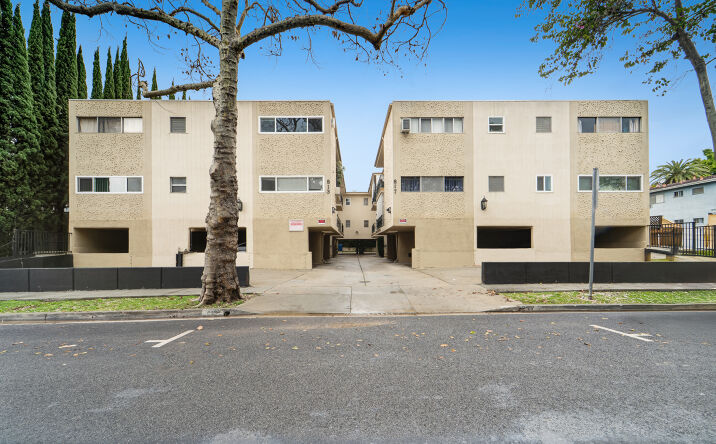 Pictures of Multifamily property located at 813 Westbourne Dr, West Hollywood, CA 90069 for sales - image #1