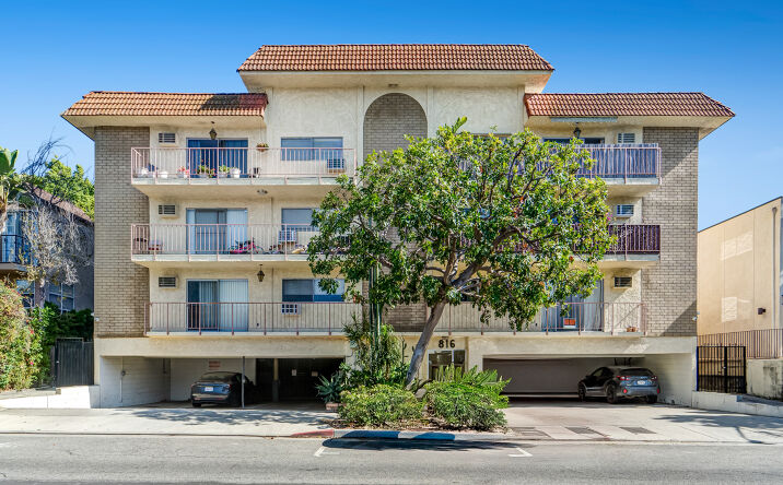 Pictures of Multifamily property located at 816 Westmount Dr, West Hollywood, CA 90069 for sales - image #1