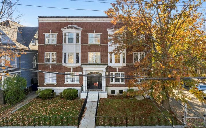 Pictures of Multifamily property located at 1476 Chapel St, New Haven, CT 06511 for sales - image #1