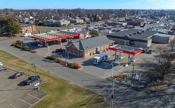 Pictures of Retail property located at 3920 Tuscarawas St W, Canton, OH 44708 for sales - image #1