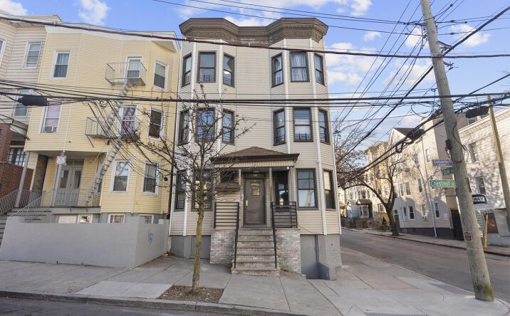 Pictures of Multifamily property located at 58 Chestnut St, Yonkers, NY 10701 for sales - image #1