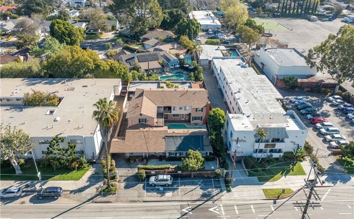 Pictures of Multifamily property located at 4918 Cahuenga, North Hollywood, CA 91601 for sales - image #1
