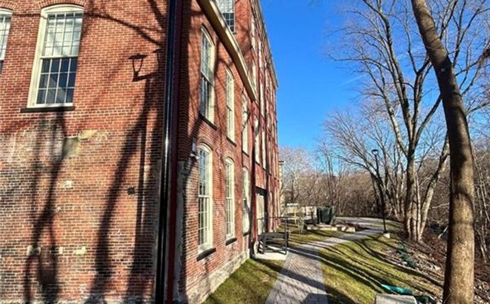 Pictures of Retail, Office property located at 5 Island Place, Woonsocket, RI 02895 for sales - image #1