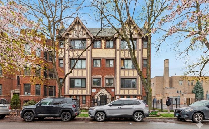 Pictures of Multifamily property located at 6912 N Ashland Ave, Chicago, IL 60626 for sales - image #1