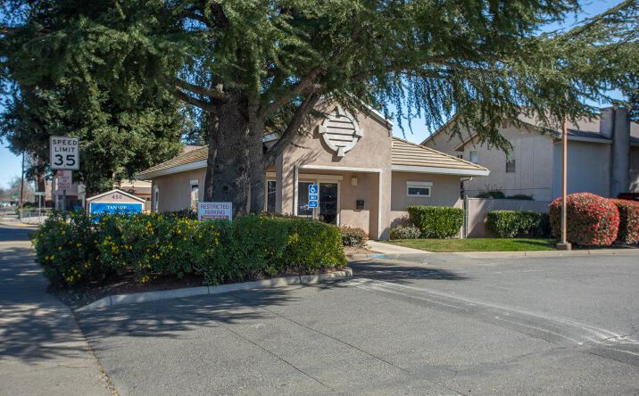 Pictures of Office property located at 450 Queens Ave, Yuba City, CA 95991-2965 for sales - image #1