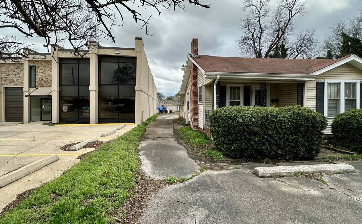 Pictures of Industrial, Office, Retail property located at 2613 Clinton Ave W, Huntsville, AL 35805 for sales - image #1