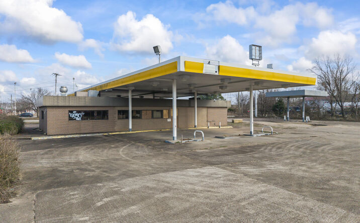 Pictures of Business for Sale, Retail property located at 56 Kenworth Boulevard, Jackson, TN 38305 for sales - image #1