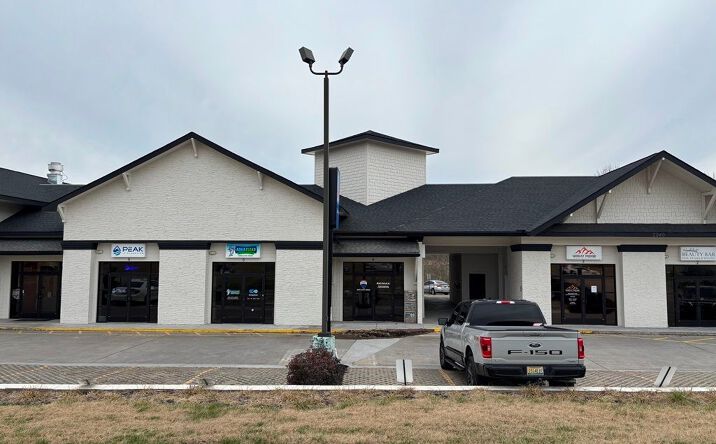 Pictures of Office property located at 2040 Winfield Dunn Pkwy, Sevierville, TN 37876 for sales - image #1