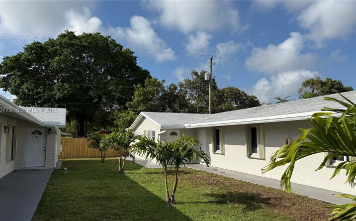 Pictures of Multifamily property located at 220 NW 12th St, Pompano Beach, FL 33060 for sales - image #1