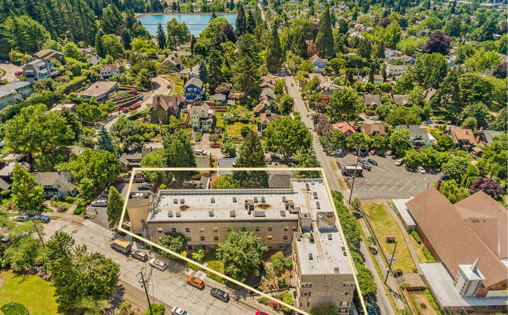 Pictures of Multifamily property located at 1020 SE 60th Ave, Portland, OR 97215 for sales - image #1