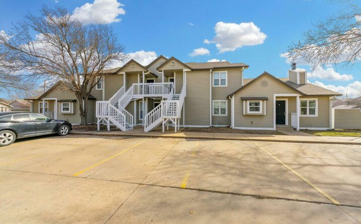 Pictures of Multifamily property located at 1704 E 24th Ave, Hutchinson, KS 67502 for sales - image #1
