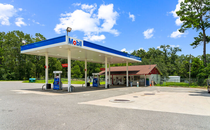 Pictures of Retail property located at 3749 Pat Thomas Pkwy, Quincy, FL 32351 for sales - image #1