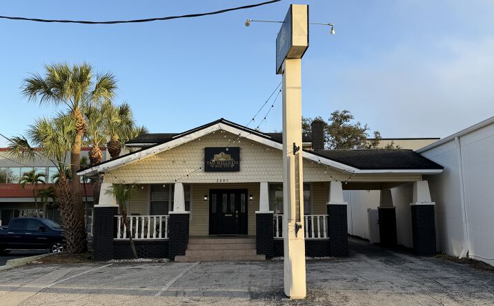 Pictures of Office, Retail property located at 2001 W Kennedy Blvd, Tampa, FL 33606 for sales - image #1