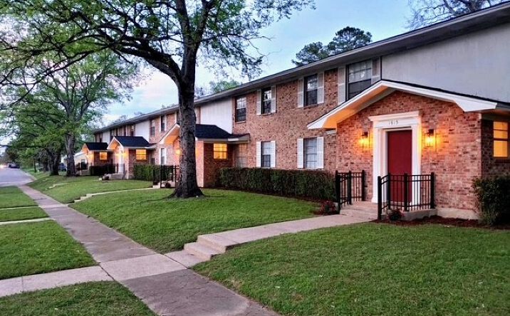 Pictures of Multifamily property located at 1513 N Ross Ave, Tyler, TX 75702 for sales - image #1