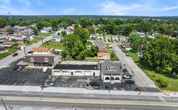 Pictures of Retail, Industrial property located at 935 Lemay Ferry Rd, St. Louis, MO 63125 for sales - image #1
