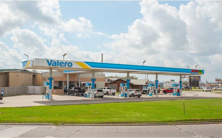 Pictures of Retail property located at 1050 I-10 S, Beaumont, TX 77707 for sales - image #1