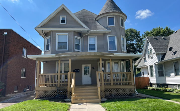 Pictures of Multifamily property located at 211 W Broadway, Monmouth, IL 61462 for sales - image #1