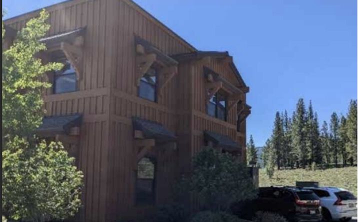 Pictures of Office property located at 40169 Truckee Airport Rd, Truckee, CA 96161 for sales - image #1