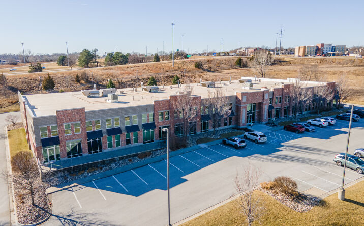 Pictures of Industrial property located at 10045 Scott Cir, Omaha, NE 68122 for sales - image #1