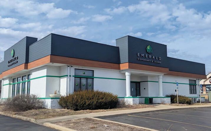 Pictures of Retail property located at 660 E State Rd, Island Lake, IL 60042 for sales - image #1