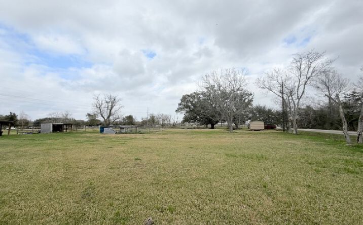 Pictures of Land property located at 609 Co Rd 351, Alvin, TX 77511 for sales - image #1