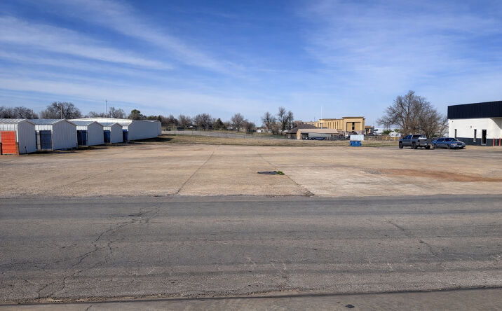 Pictures of Land property located at 408 W Country Club Rd, Chickasha, OK 73018 for sales - image #1