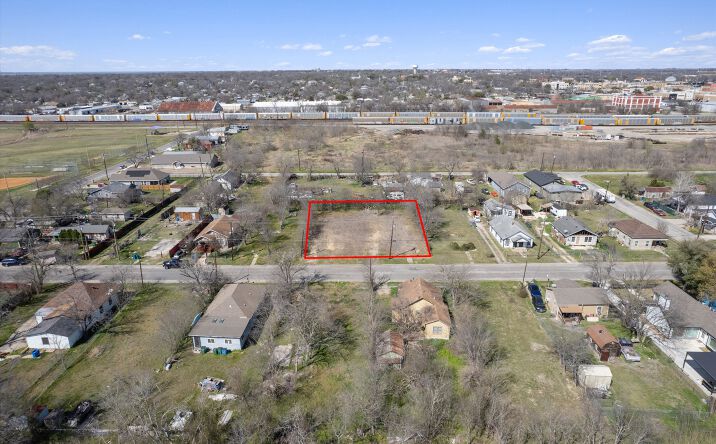 Pictures of Land property located at 508 W M.L.K. Jr Blvd, Taylor, TX 76574 for sales - image #1