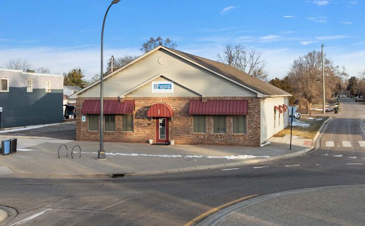 Pictures of Office, Retail property located at 1681 E Auburn Rd, Rochester Hills, MI 48307 for sales - image #1