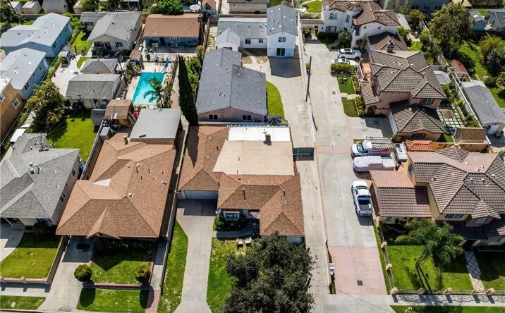 Pictures of Multifamily property located at 9324 Mandale Street, Bellflower, CA 90706 for sales - image #1